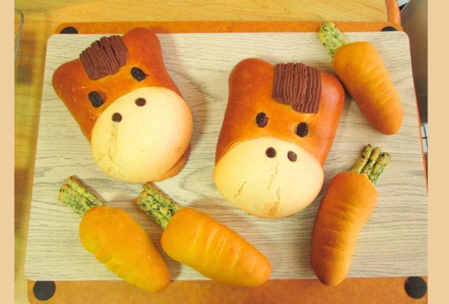 【抽選予約】親子で干支の馬パンとにんじんぱん